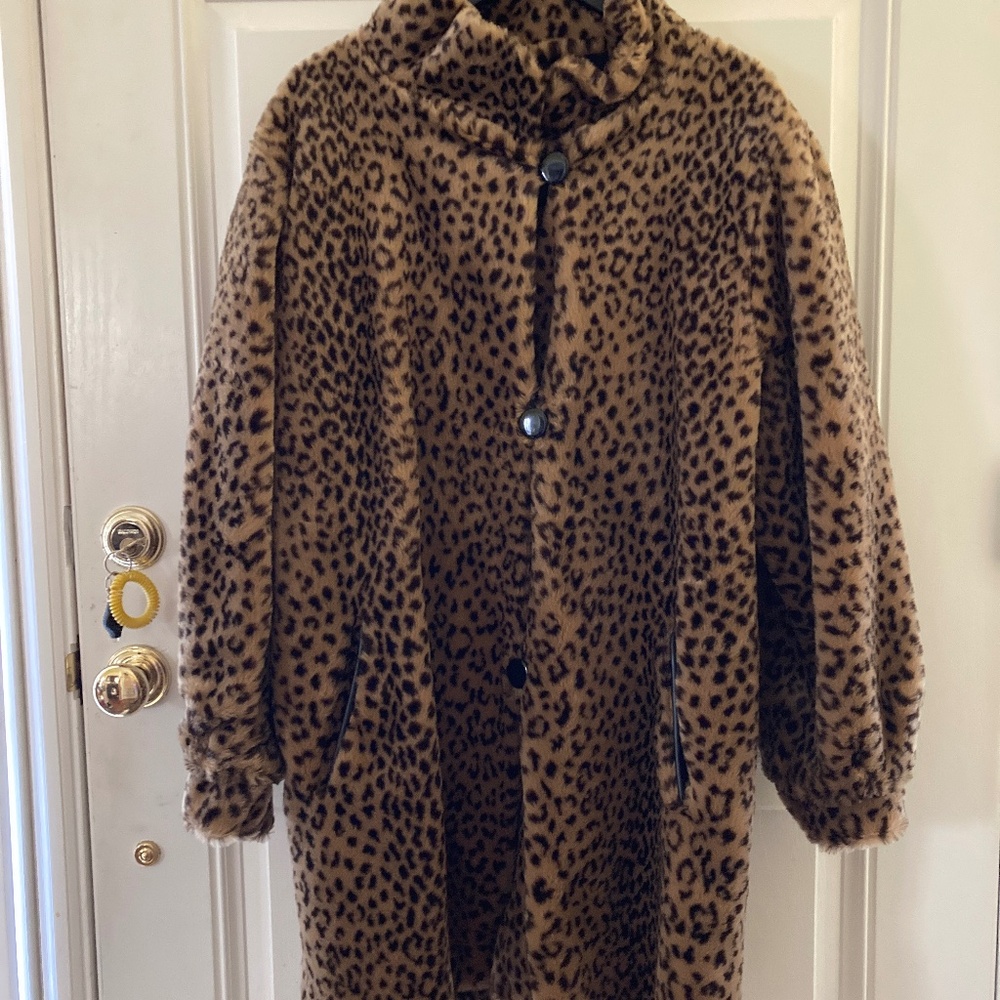 Women's Animal Print Faux Fur Coat/Size L/NEVER WORN!/READ ENTIRE DESCRIPTION!